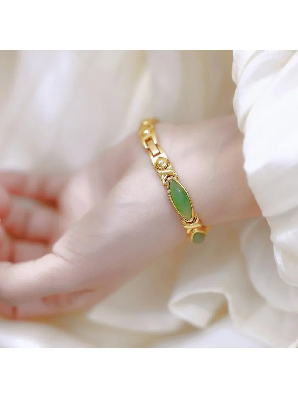 Women's Green Gold-Tone Bracelet Small Oval Face Vintage Dress Wrist Watches